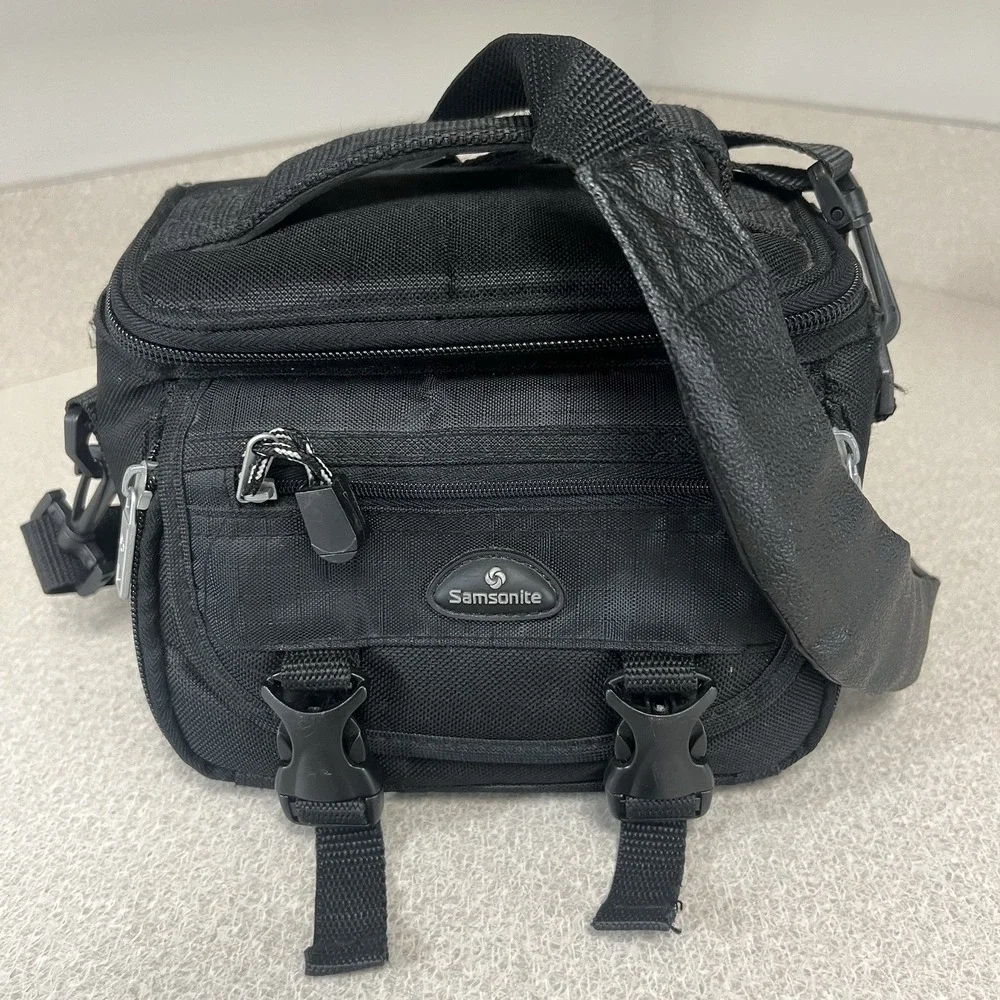 Samsonite Small Camera Bag or Camcorder Bag Compartments divisions Compact Black